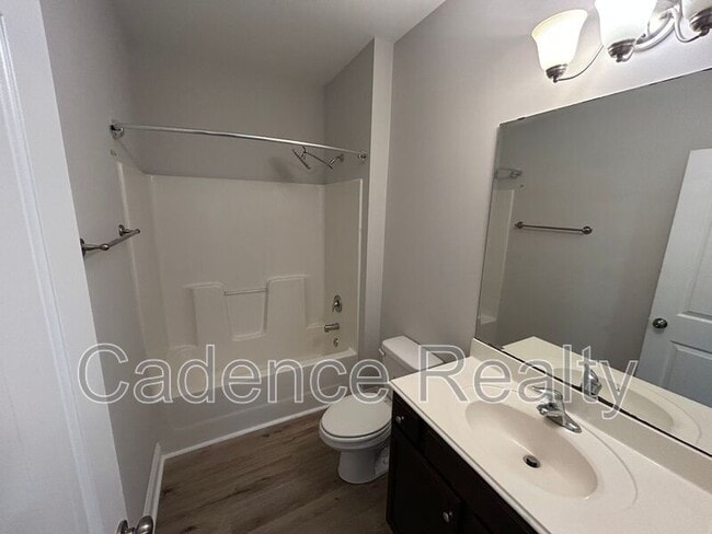 Building Photo - 4904 Maple Ave