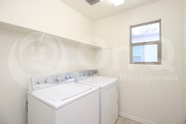 Building Photo - 1647 S 83rd Pl