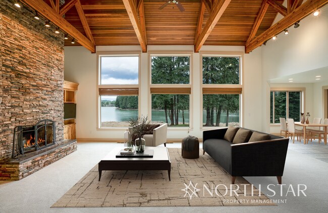 Building Photo - Gorgeous, Gated and Lake Front in Oregon City