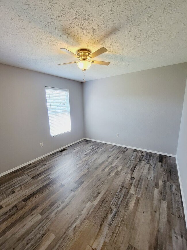 Building Photo - Bent Tree Subdivision - 4 BR - 2 Living Areas - 3 Car