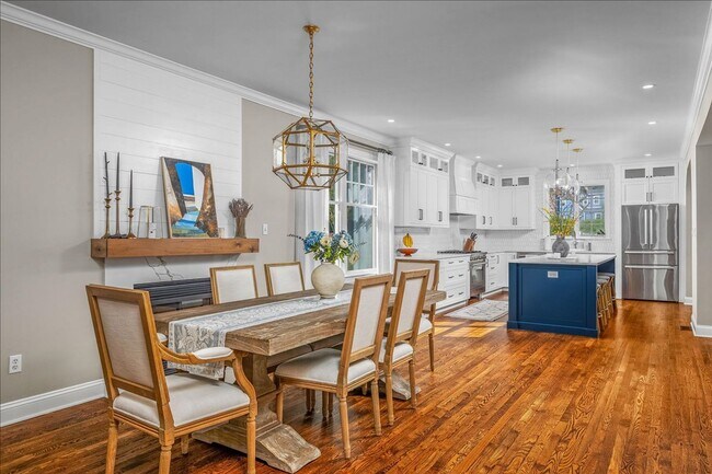 Building Photo - Beautifully Renovated 4 Bedroom 2.5 Bathroom Colonial