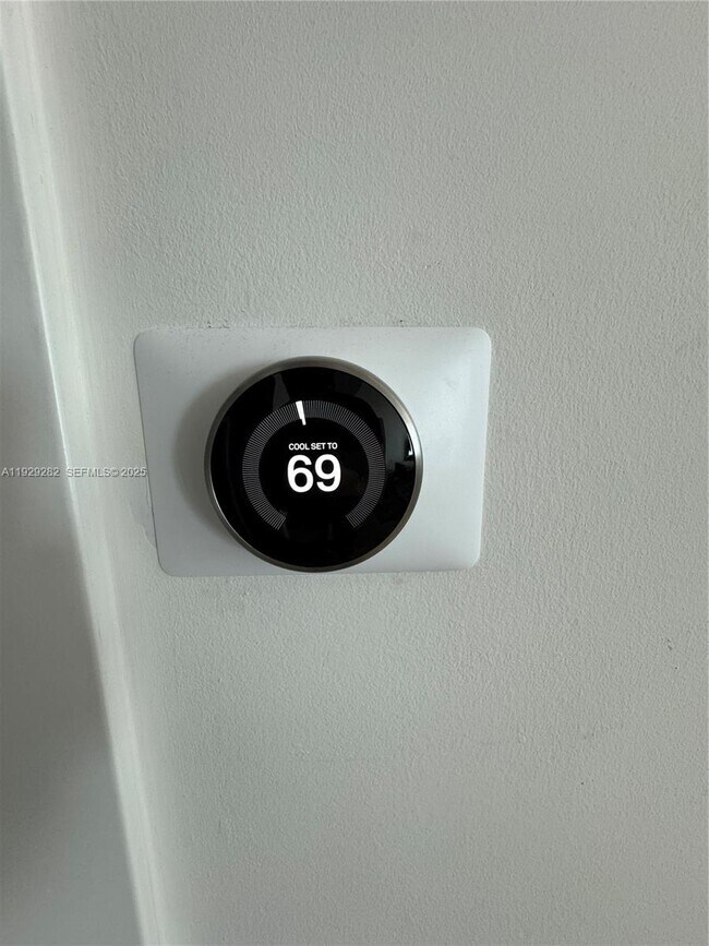 Building Photo - 1451 Brickell Ave