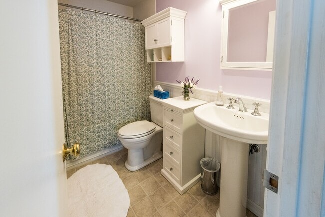 Building Photo - 16 Beechwood Dr