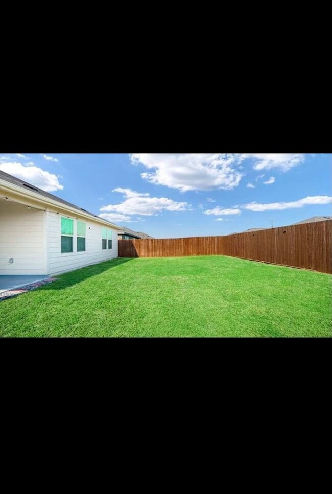 Building Photo - 1305 Stuarts Frst Dr