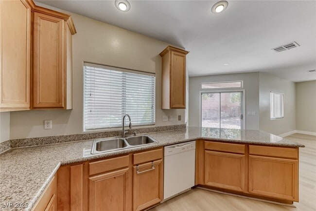 Building Photo - 5567 Cortu Ave