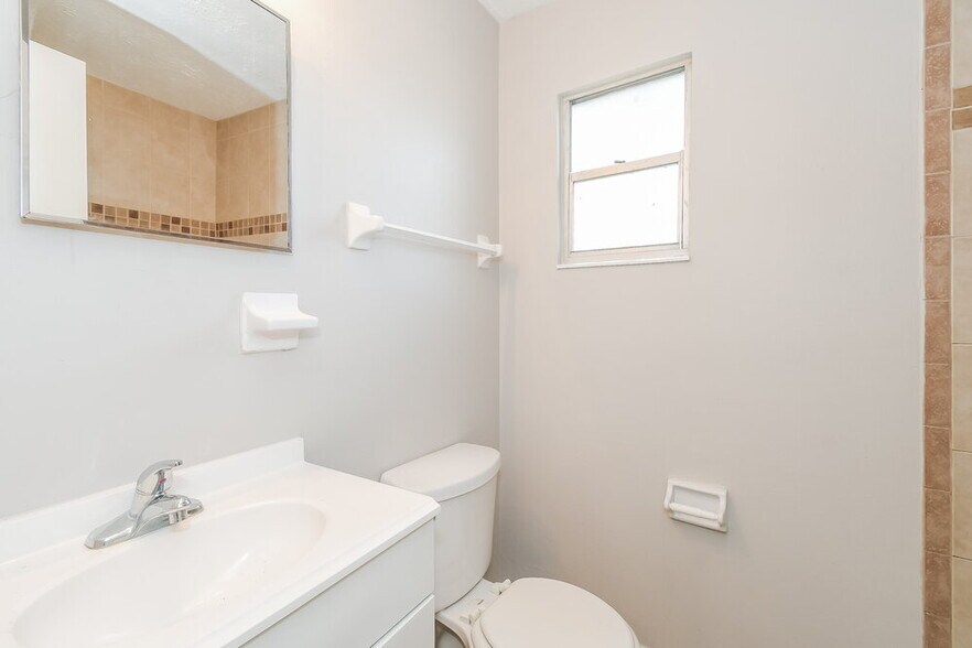 Building Photo - 5664 Minocqua St