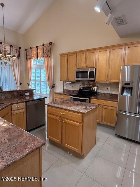 Building Photo - 2518 Willow Creek Dr