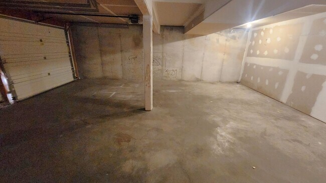 Building Photo - 3BR, 2.5BTH, 2CAR ATT GAR, Privacy Fenced Yard - In Washburn Rural Schools!