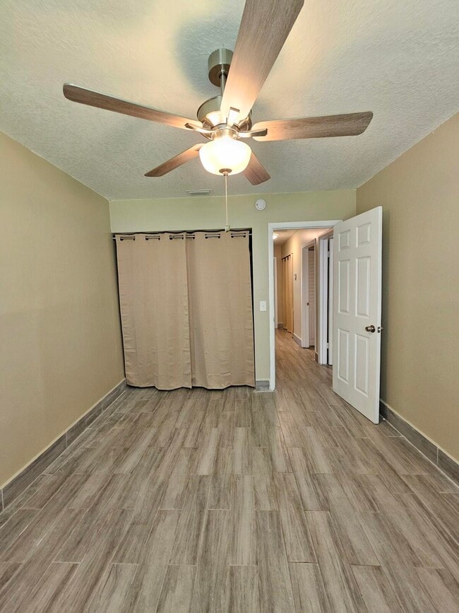 Building Photo - 4859 Orleans Ct
