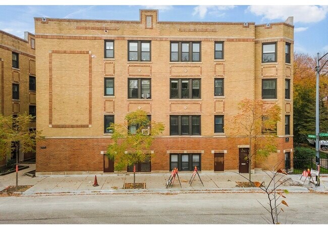 Building Photo - 4222 N Clark St