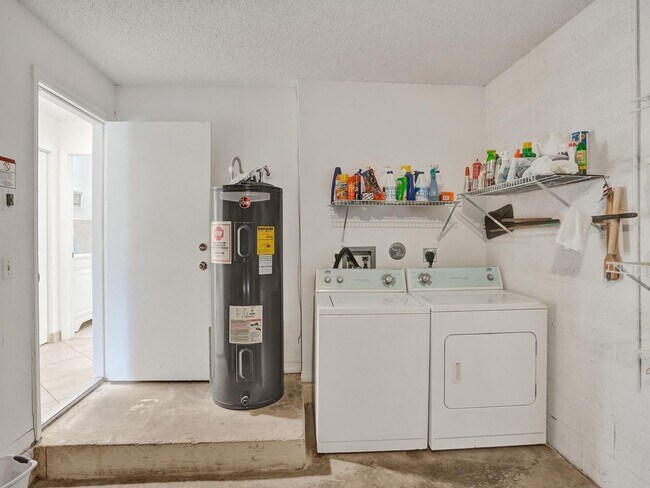Building Photo - 1245 SW 46th Way