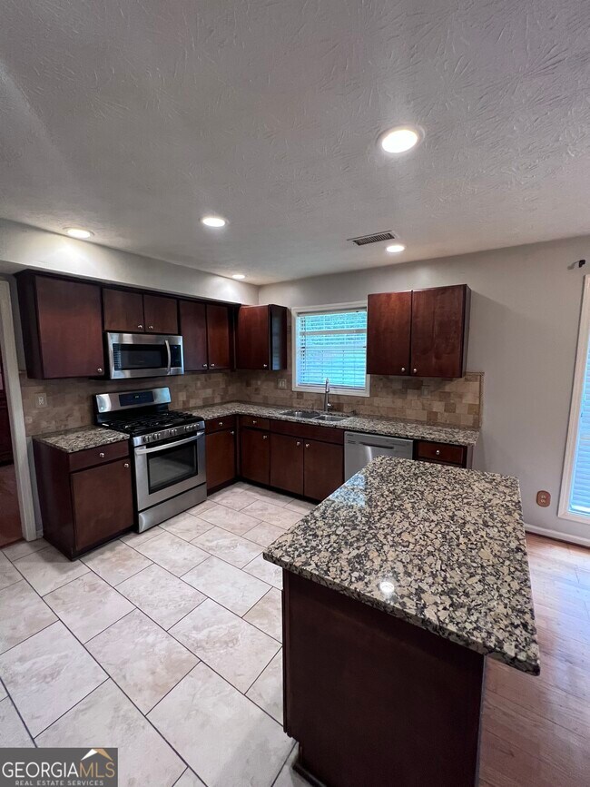 Building Photo - 2118 Hunters Branch Ct