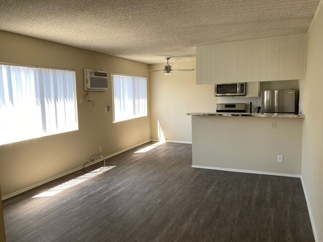 Interior Photo - can373