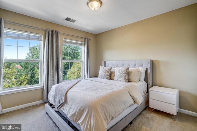 Building Photo - 8535 Wyngate Manor Ct