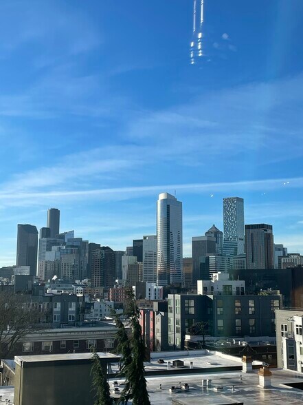 Building Photo - 124 Bellevue Ave E