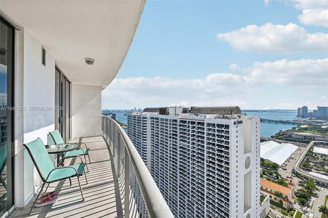 Building Photo - 1750 N Bayshore Dr