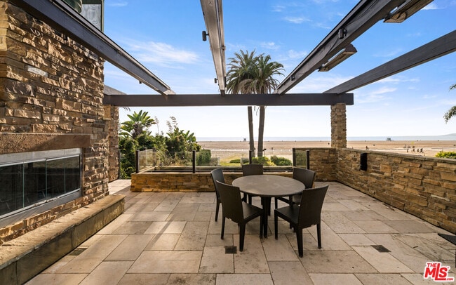 Building Photo - 964 Palisades Beach Rd