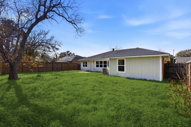 Building Photo - 7310 Sonnet Glen Ln