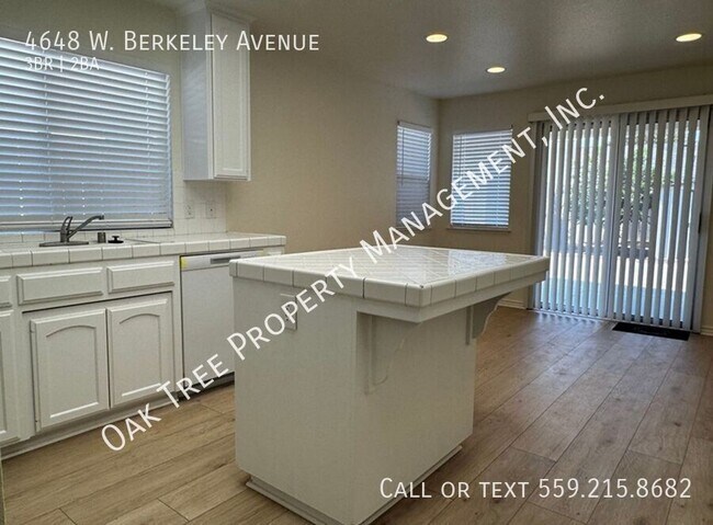 Building Photo - 4648 W Berkeley Ave