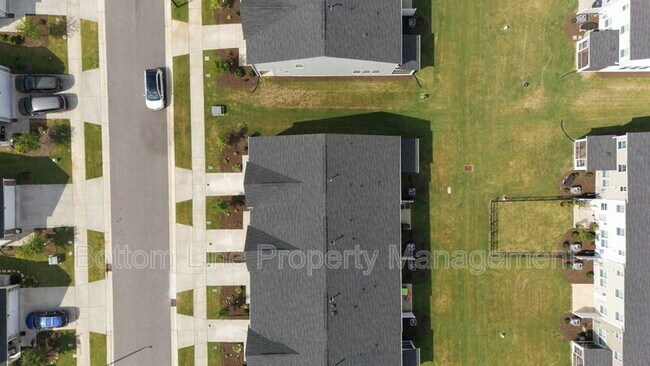 Building Photo - 5811 Woodlawn Dr