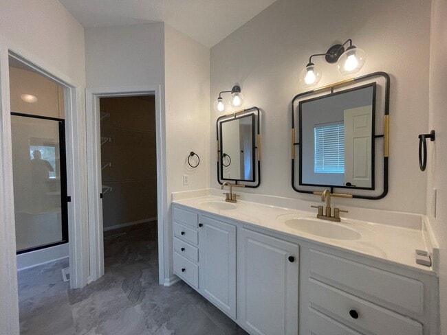Building Photo - Home For Rent Papillion
