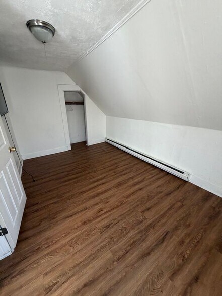 Building Photo - 10 Neptune St Ct