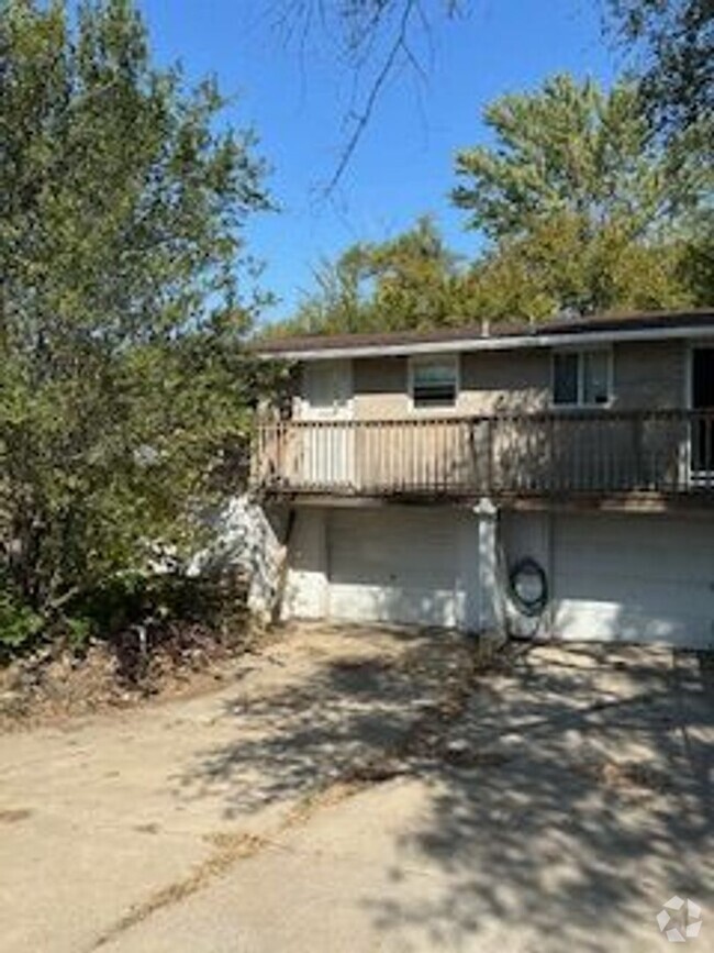 Building Photo - Great 1 bedroom 1 Bath Duplex