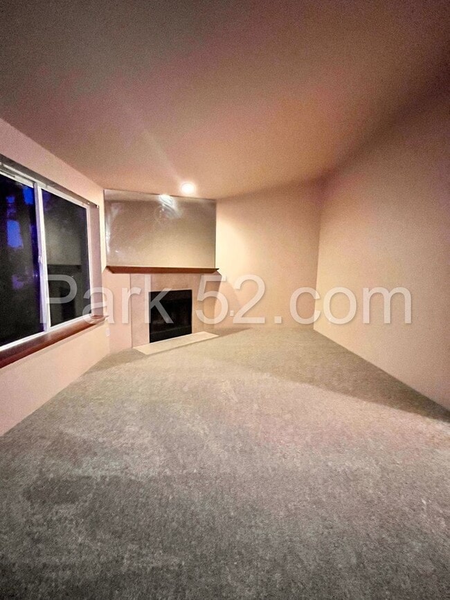 Building Photo - Puyallup Area 2 Bedroom 2nd Floor Apartment