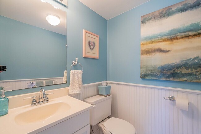 Building Photo - 22 Crescent Hill Ave