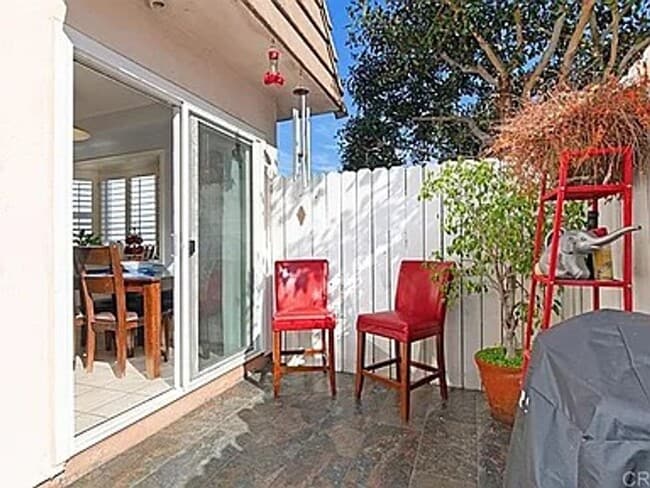 Building Photo - Your Perfect Pacific Beach Home Awaits!