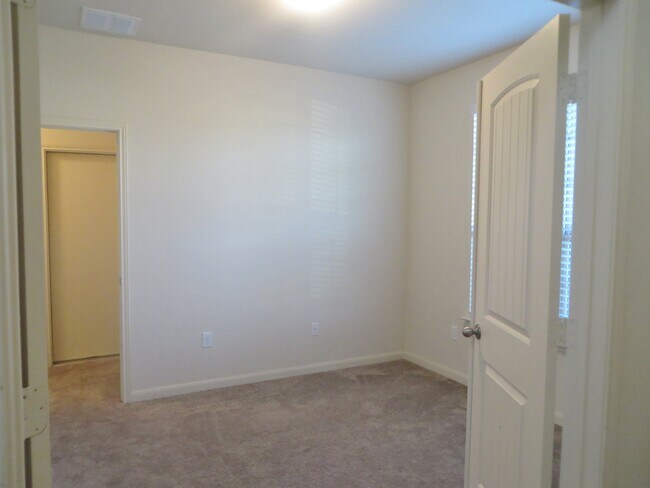 Building Photo - 3 Bedroom 2.5 Bathroom: Georgetown- Pinnacle Home