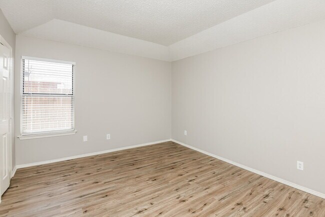 Building Photo - 5016 Santa Fe Ct