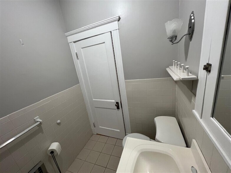 Building Photo - 76 Powder House Blvd