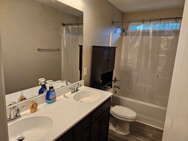 Building Photo - Charming 3-bedroom, 2-bathroom unfurnished...