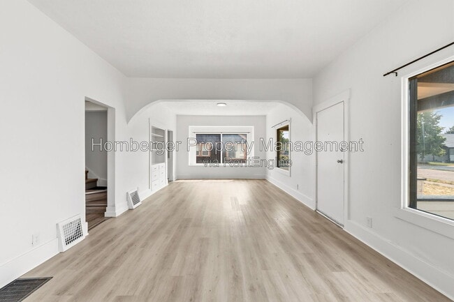 Building Photo - 2719 E Columbia Ave