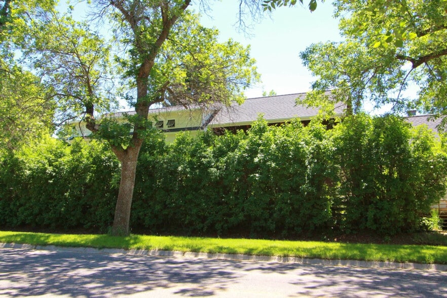 Building Photo - 522 W College St