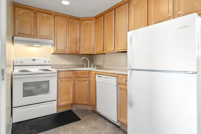 Building Photo - 10 Holman St