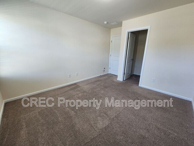 Building Photo - 260 Hyrne Dr