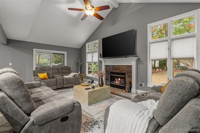 Building Photo - 23931 Pointe Dr