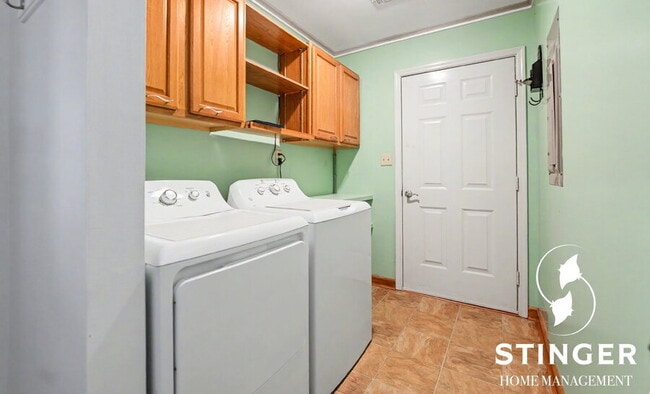 Building Photo - 3 Hilda Ave