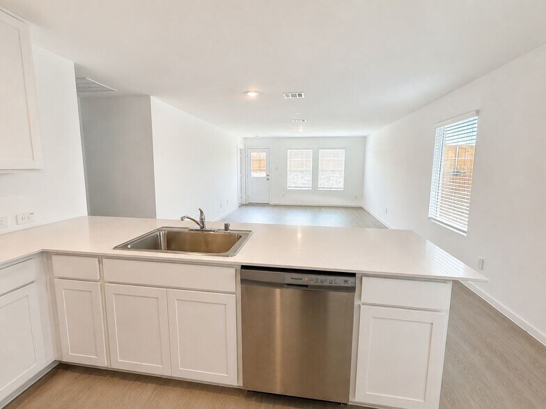 Building Photo - 5326 Cinnamon Ln