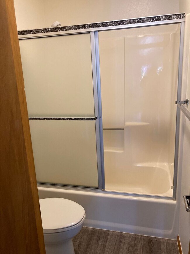 Building Photo - Gorgeous 2B/2B condo with Red Rock views, ...