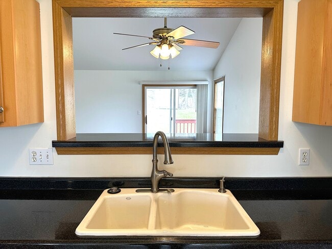 Building Photo - 482 Fox Ln