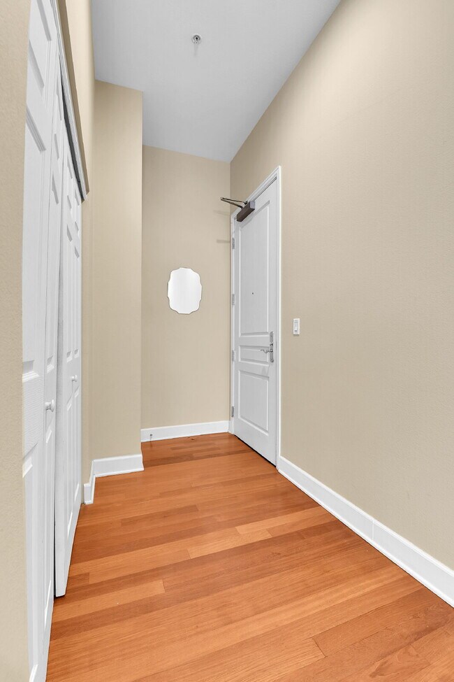 Building Photo - $1,900.00, 1 bed, 1 bath, located in Denve...