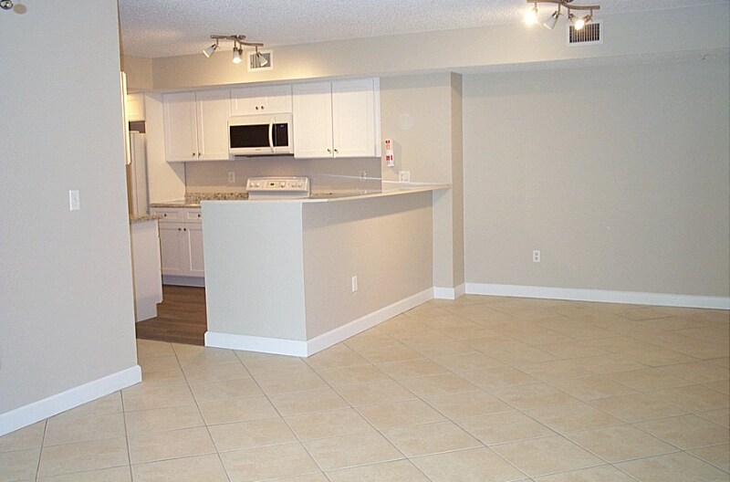 Building Photo - 1865 Florida Club Dr