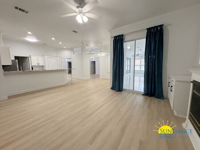 Building Photo - Spacious & Stylish 4-Bedroom Home Near Hurlburt AFB!