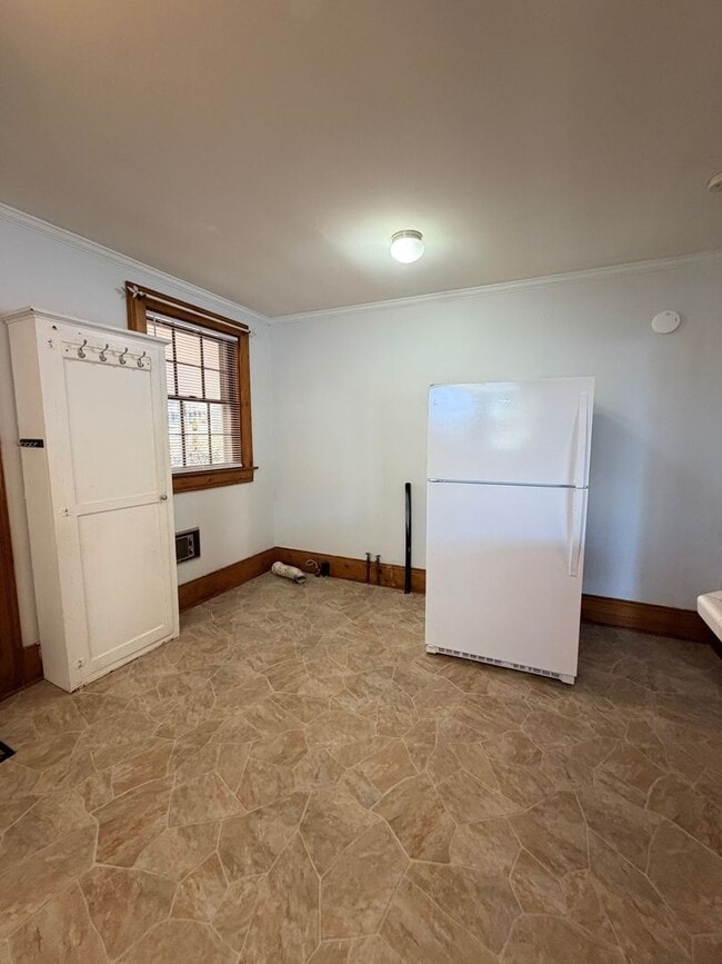 Building Photo - 332 Pinelake Dr.