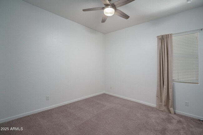 Building Photo - 14084 W Desert Flower Dr