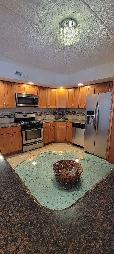 Building Photo - First Floor Unit - Northeast