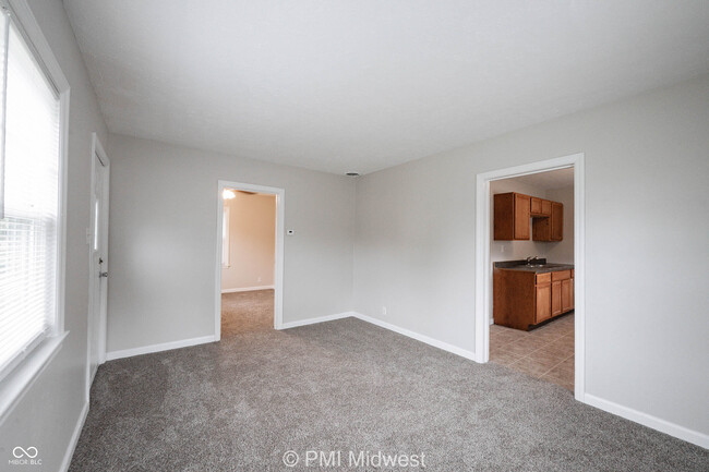 Building Photo - 1615 E Southport Rd